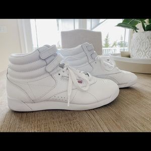 Freestyle Hi Women's Shoes - size 7